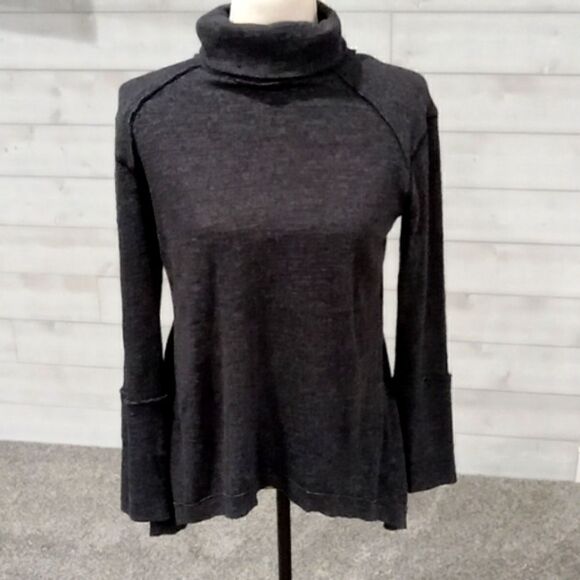 Free People charcoal gray long sleeve turtle neck split back sweater size small - Picture 1 of 6
